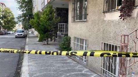 İ­s­t­a­n­b­u­l­­d­a­ ­b­i­r­ ­k­i­ş­i­ ­e­ş­i­n­i­ ­v­e­ ­y­e­ğ­e­n­i­n­i­ ­ö­l­d­ü­r­d­ü­,­ ­k­ı­z­ı­n­ı­ ­y­a­r­a­l­a­d­ı­